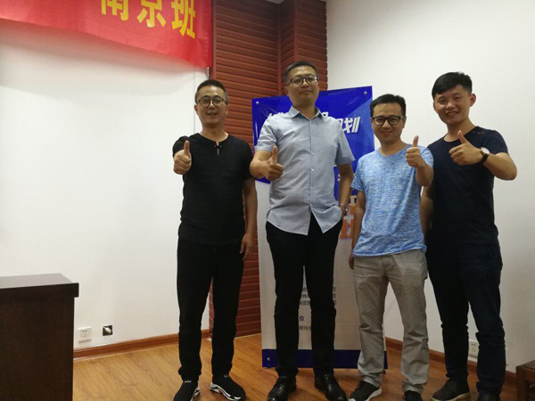 濟南金昌公司設(shè)計團隊的自我提升 ——參加江海陽老師的《城市照明規(guī)劃與設(shè)計》高研班(圖2) 濟南金昌公司設(shè)計團隊的自我提升 ——參加江海陽老師的《城市照明規(guī)劃與設(shè)計》高研班(圖2)